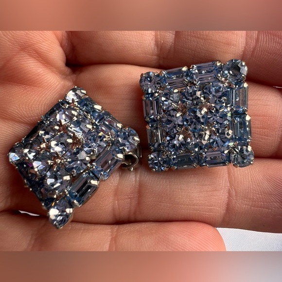 WEISS signed Vintage rare designer Weiss Square Light Blue Clip On Earrings - Picture 3 of 6